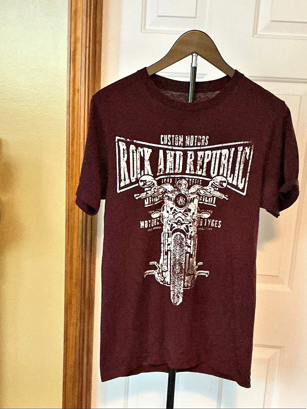 R&R The Iconic Tee Graphic Motorcycle Tee in Maroon Size Small